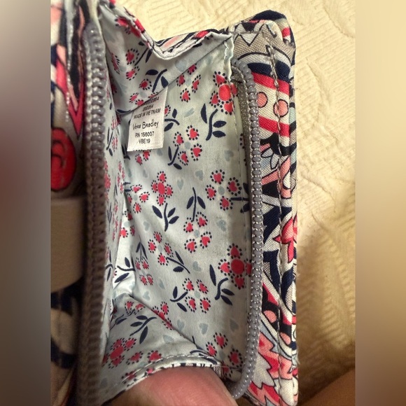 Gently Used Vera Bradley Floral Patterned Women's Wallet - Picture 4 of 4